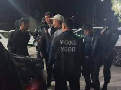 Леңгір тұрғынынан 5 миллион теңге бопсалаған екі азамат ұсталды