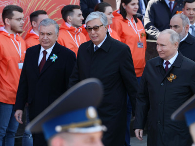 Президент Жеңіс күніне арналған әскери парадқа қатысты