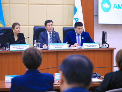 «AMANAT» партиясының заң жобасы әрбір бала үшін қауіпсіз балалық шаққа кепілдік беруге арналған – Ерлан Қошанов