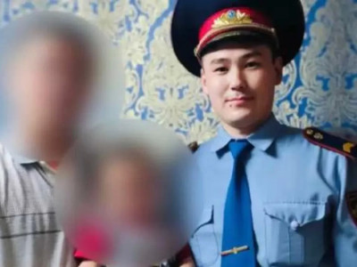 Полиция қызметкері тыныс алмай жатқан сәбиді аман алып қалды