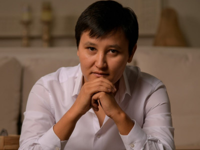 «Рөлде мен отырдым»: әнші Нұржан Қалжан марқұм досы Руслан Бөлебайдың өмірін жалмаған жол апатын есіне алды