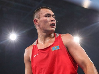 Нокдаунға түсіп қалды: Қамшыбек Қоңқабаев Азиададағы жарыс жолын бастады (ВИДЕО)