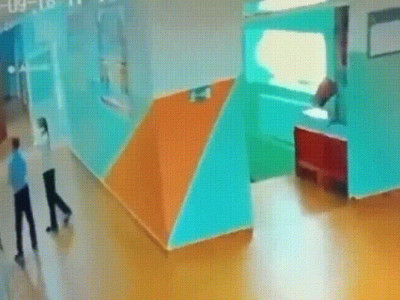 Астанада баспалдақтан құлаған оқушы ауруханадан шықты