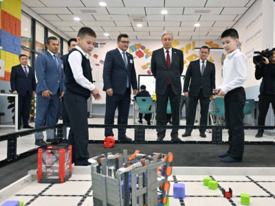 Мемлекет басшысы «SANA» оқушылар сарайын аралап көрді