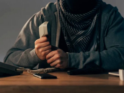 «Дүкенде бомба»: ер адам ішімдікті қарызға бермеген сатушыдан кек алмақ болған