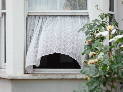 Қарағандыда 11 жастағы оқушы үшінші қабаттан құлап кетті