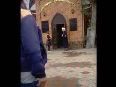 Желіде «имамның» тазалықшыға айғайлап жатқан видеосы тарады