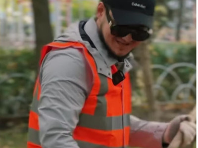 «Ұлы дала баласы ұлы даланы сыпырып жүр»: Желіде Төреғали Төреәлінің видеосы пайда болды (ВИДЕО)
