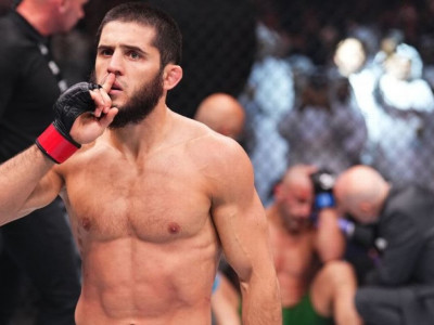 UFC: Махачев Волкановскиді бірінші раундта нокаутқа түсірді (видео)