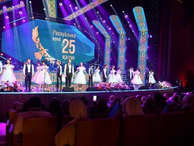 Түркістанға қызмет етуге келген «Jana lep!» өнерпаздары Республика күнінде көрерменді сүйсінтті