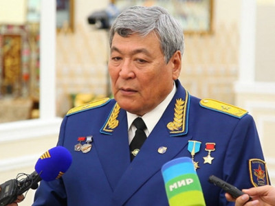 Тоқтар Әубәкіров  қаза болған кеншілердің отбасына көңіл айтты