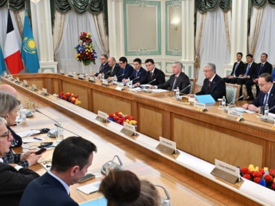 Мемлекет басшысы Франция Президентімен кеңейтілген құрамда келіссөз жүргізді