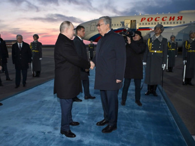 Тоқаев Ресей президентін елорда әуежайынан қарсы алды