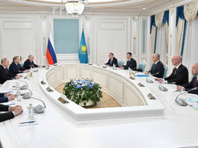 Қасым-Жомарт Тоқаев пен Владимир Путин шағын құрамда келіссөз жүргізді