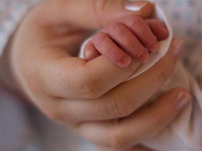 Дәретхана шұңқырынан табылған нәрестені алматылық отбасы асырап алды