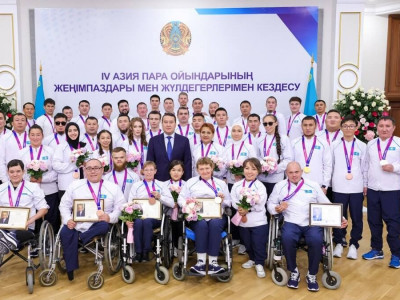 Смайылов Азия Пара ойындарының жеңімпаздарымен кездесті
