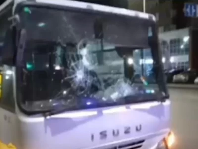 Автобустың алдыңғы әйнегін сындырған астаналық тұрғын қамауға алынды