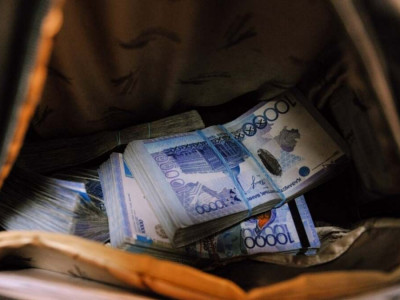 Елордалық екі тұрғын көліктен 9 млн теңге ұрлаған