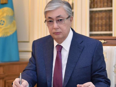 Президент Алматыдағы хостелде қаза тапқандардың туыстарына көңіл айтты
