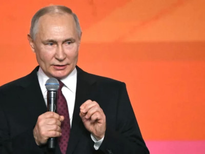 Путин президенттік сайлауға қатысатынын мәлімдеді