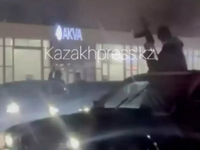 Алматыда автомат ұстап, жол ережесін бұзған жастар ұсталды (ВИДЕО)