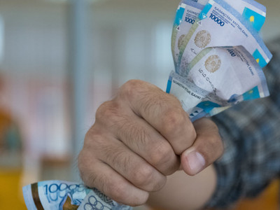 Семей тұрғыны достарының атына 39 млн теңге несие рәсімдеген