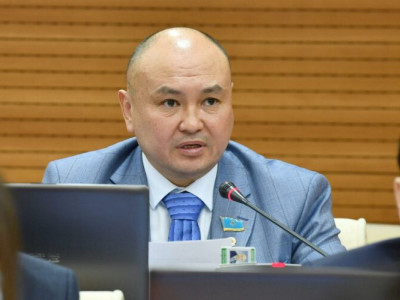 Министрлер жылы кабинетінен шығып, жылу орталықтарының басы-қасында жүруі керек – Ерлан Саиров