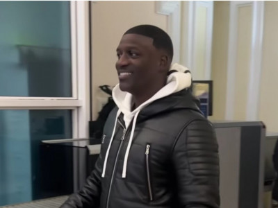 Америкалық әнші Akon Алматыға келді (ВИДЕО)