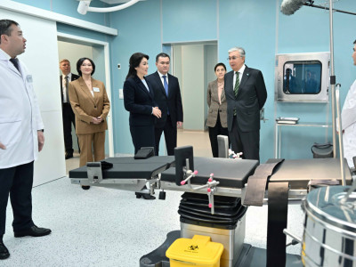 Қасым-Жомарт Тоқаев елордадағы жаңа емханаға барды