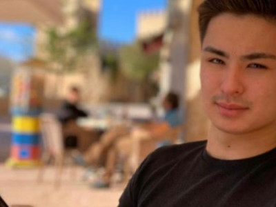 «Өтінемін, маған хат жазшы»: Бельгиялық әйел асырап алған қазақ баласы туған анасына жантебірентерлік жазба арнады