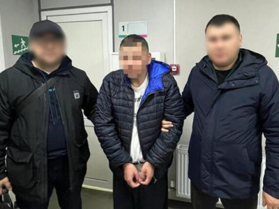 ҰҚК шетелдегі алаяқтарға қазақстандықтарды алдауға көместескен күдіктіні ұстады