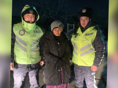 Абай облысының тұрғыны аязда адасып қалған анасын тауып берген полицейлерге алғыс айтты