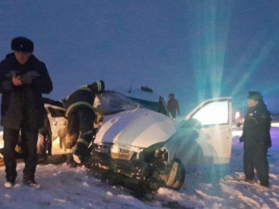 Павлодар облысында жол апаты салдарынан көлікке қыстырылып қалған үш адам құтқарылды