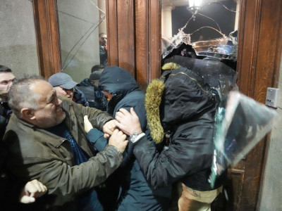 Сербиядағы наразылық: Белградта жағдай шиеленісіп тұр