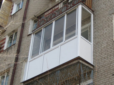 Алматылық тұрғынның үстіне балкон қоршауы құлап кетті