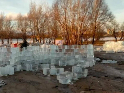 Павлодарда 53 миллион теңгеге салынған мұз қалашығы еріп кетті
