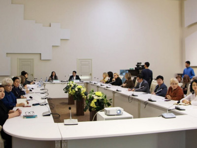 Павлодарда депутаттар кәсіби отбасыны қабылдау институтын енгізуді талқылады