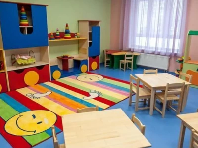 Қызылордадағы балабақшада бүлдіршінді қатарластары жабылып ұрған тастаған