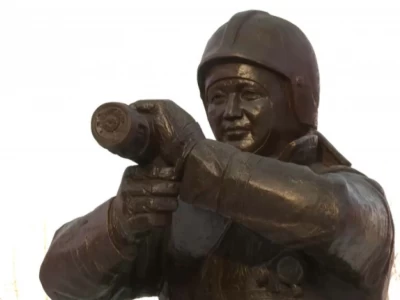 Көкшетауда Асқар Забикулинге ескерткіш қойылды