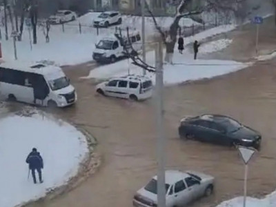 Оралда көшелерді су басты