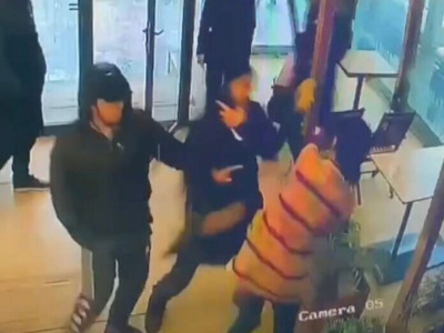 Шымкентте ер адамдар дәмханада қызды ұрып кеткен