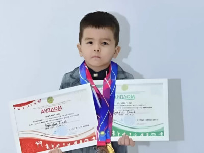 Атыраулық 5 жасар шахматшы ел чемпионы атанды