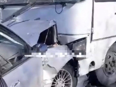Талдықорғанда мас жүргізуші жолаушылар мінген автобуспен соқтығысты