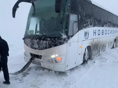ШҚО-да қар құрсауында қалған автобус жолаушылары құтқарылды