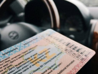 Таразда жүргізуші куәлігін саудаға салған қылмыстық топ ұсталды