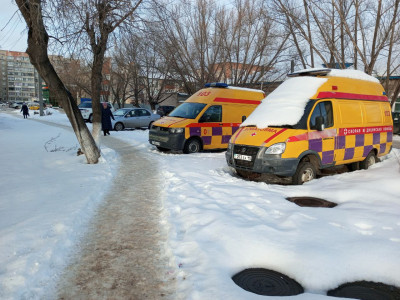 СҚО-да дәрігерлер инсульт алған науқасты шанамен тасымалдаған (ВИДЕО)