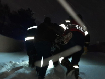 Өскеменде 16 жастағы қыз көпірден секіріп кетті