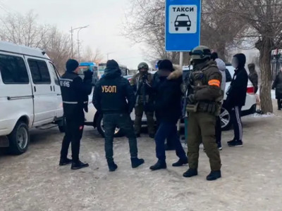 ҰҚК: 8 өңірде қылмыстық топтың 23 мүшесі ұсталды (ВИДЕО)