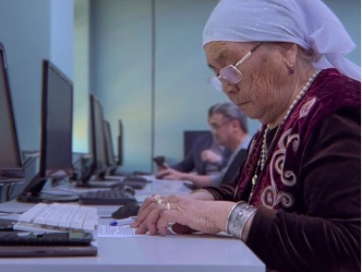 83 жастағы әже Ақтөбе университетінде білім алуда