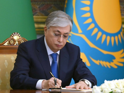 Президент Медеу Сәрсекенің жақындарына көңіл айтты